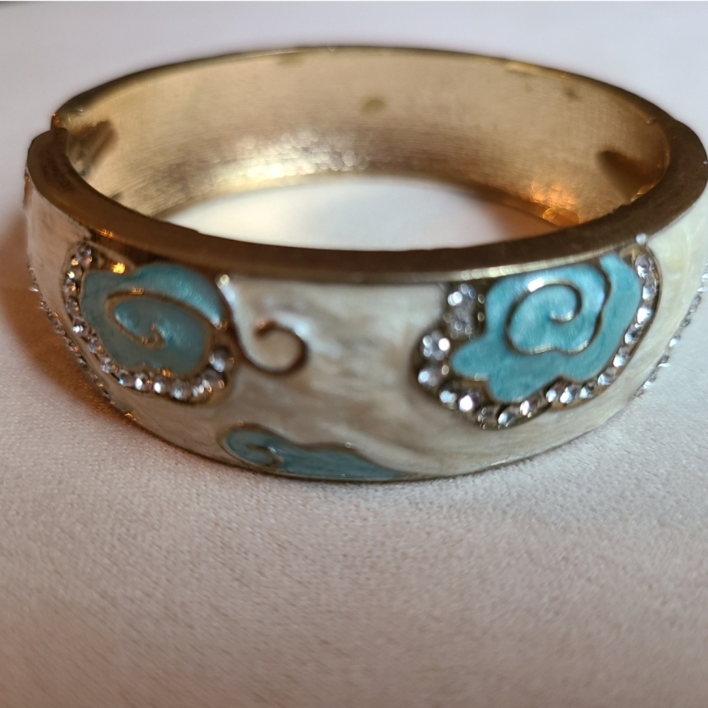 Blue clouds bracelet
